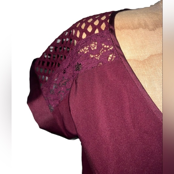 Express Dressy Tee Burgundy S EUC - Picture 3 of 6
